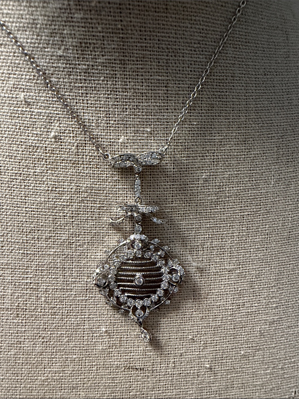Vintage-Inspired Silver Crystal Pendant Necklace -
Silver chain